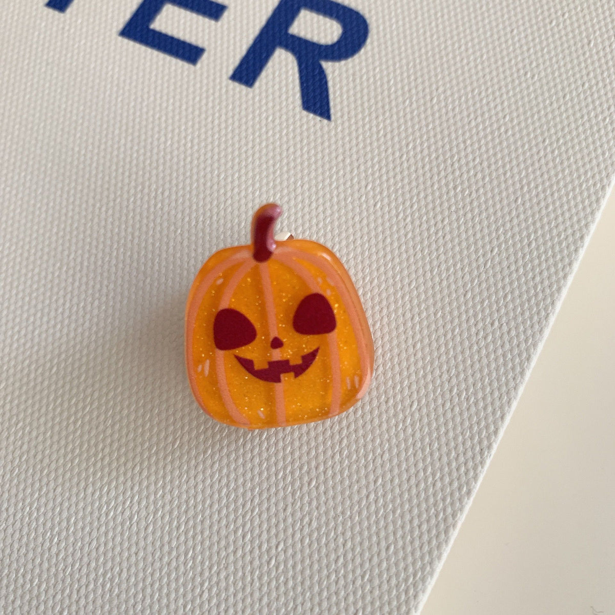 Halloween & Christmas Acrylic Pumpkin Hair Clips, Fun Fashion Barrettes for Theme Parties & Casual Styling