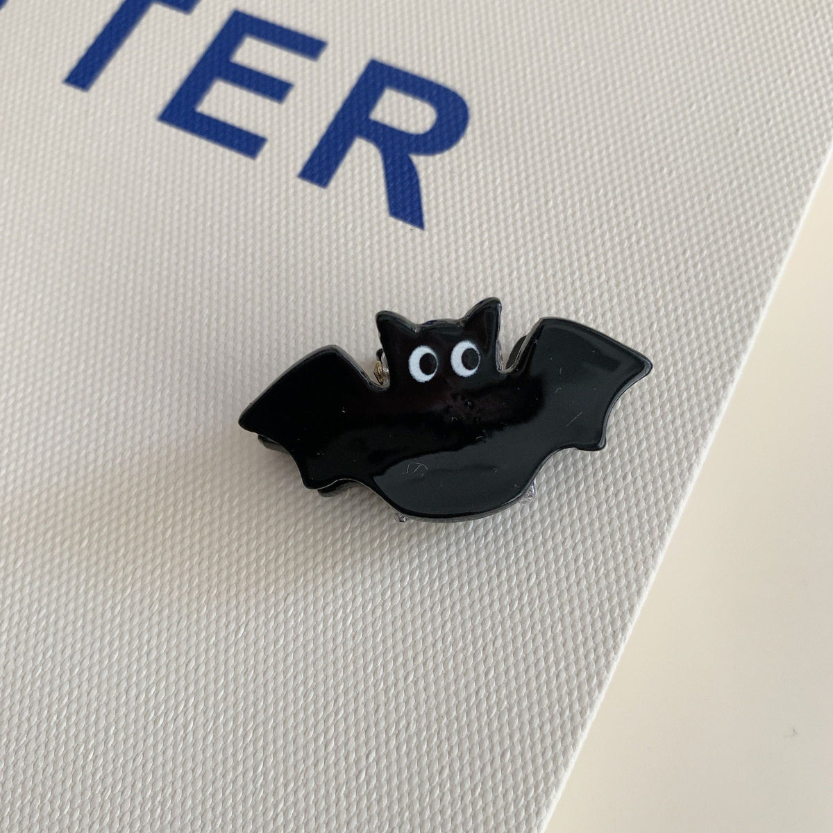 Tiny Bat Acrylic Hair Pins, Gothic Style Accessories Perfect for Christmas and Halloween Gatherings