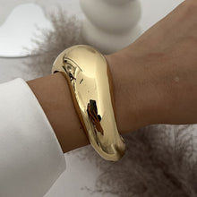 Lava Fold Irregular Open Cuff Bracelet, Gold Twisted Curve Metal Bangle, Niche Designer Women Wrist Jewelry for Xmas Halloween Personalized Gifts, Code 2431