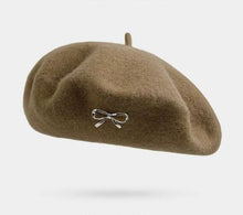 Wool‑Blend Bow Decor Beret Hat, Khaki Tone, Adjustable 56‑58cm, Christmas & Halloween Warm Daily Headwear, Romantic Painter Cap, Practical Holiday Giveaway