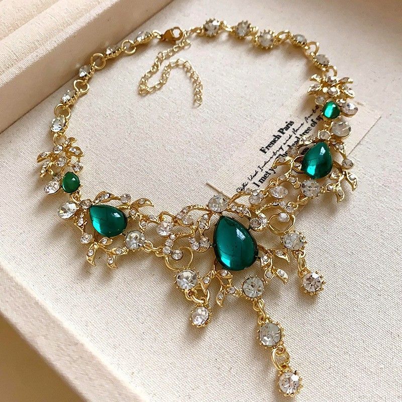 Gold Necklace with Green Stone | Halloween Emerald Retro Gift | Green Rhinestone Flower Heart Necklace Vintage Luxury