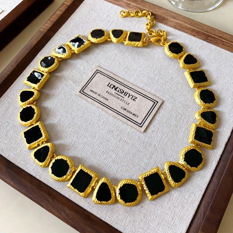 Gold Necklace with Black Stone | Halloween Noir Vintage Gift | Black Rhinestone Heart Pendant Necklace Retro Statement Jewelry