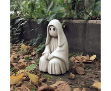 Spooky Ghost Garden Sculpture Halloween Ornament - D