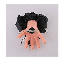 Halloween Decoration Fake Hand Spider Prop Bow Accent Spooky Decor Realistic - Black - Size 01